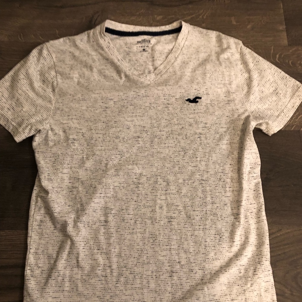 Men’s Hollister V-Neck Shirt Sleeve T-Shirt